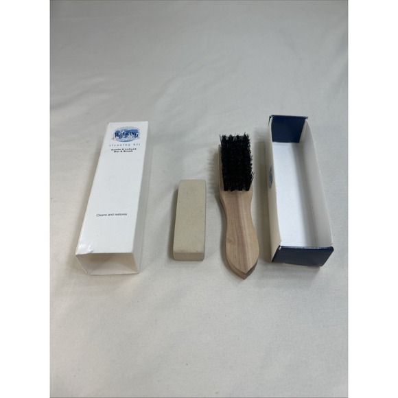 The Walking Company Cleaning Kit For Suede and Nubuc Shoes Bar and Brush In Box - Picture 2 of 4